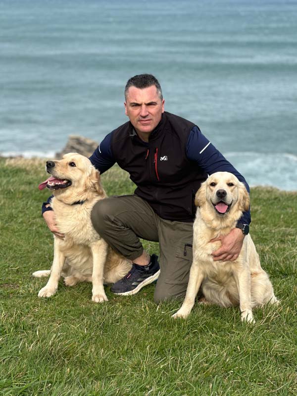 Jon Llamosas. Criador de perros golden retriever en Euskadi